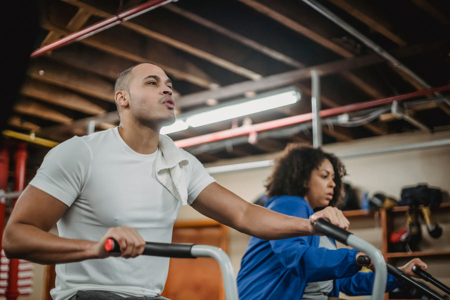 Entrenamiento cardio en gimnasio